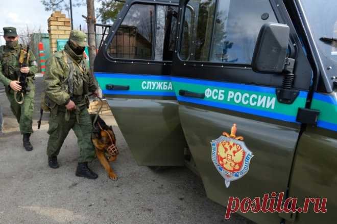 Появились кадры с места проведения КТО в Махачкале. В районе улицы Шеболдаева выставлено оцепление.