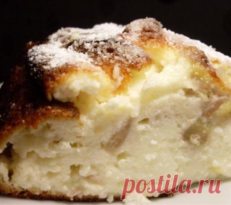 Это вкусное и полезное блюдо не только подарит вам удовольствие, но и позволит сохранить стройную фигуру 
Ингредиенты:
Основа:1 стакан муки80 г сливочного масла2 ст.л сахара1 яйцо1 ч.л разрыхлителя
Начинка:500 г творога0,5 стакана сахара2 яйца1 ст.л манки100 г сметанываниль
 
Фрукты:2 банана3 персика
Зал…