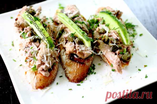 Кростіні з печінкою тріски та огірком | Picantecooking
