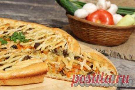 Дрожжевой пирог с капустой и грибами - рецепт с фото Хочу поделиться замечательным рецептом аппетитного, вкусного дрожжевого пирога с капустой и грибами. Грибы можно взять любые, я решила взять опята, они хорошо держат форму и очень красиво смотрятся в начинке. Я оформила пирог в деревенском стиле, украсив декоративной решёточкой из теста.