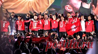 Травма Кварацхелии и сейв Мамардашвили в серии пенальти: Грузия обыграла Грецию и впервые в истории вышла на Евро. В ночь на среду определились три последних участника чемпионата Европы по футболу в Германии. Грузия потеряла в дополнительное время Хвичу Кварацхелию из-за травмы, но сломила сопротивление Греции в серии пенальти и впервые примет участие в финальной части турнира. Польша не нанесла ни одного удара в створ ворот, но также взяла верх над Уэльсом в послематчевой лотерее. Подробнее —…