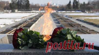 Дипломаты из Британии, Германии и США почтили память блокадников в Петербурге. Послы Британии, Германии и замглавы дипмиссии США в России Стефани Холмс возложили цветы на Пискарёвском мемориальном кладбище в Санкт-Петербурге по случаю 80-летия снятия блокады Ленинграда. Читать далее