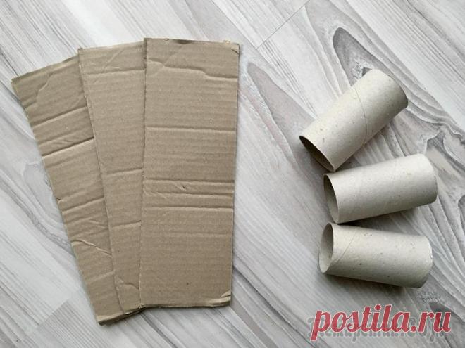 Что можно сделать из картонной втулки? Казалось бы, из такой бесполезной вещи, как втулка от туалетной бумаги, можно сделать интересные поделки и подарки своими руками. Поэтому, если у вас остаются туалетные втулки, не спешите их выбрасыва...