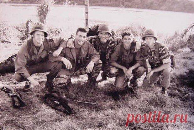 Универсальный солдат (1992)