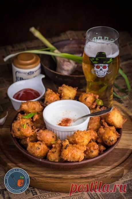 Хрустящие сырные шарики. К пиву и не только - БУДЕТ ВКУСНО! - медиаплатформа МирТесен Здравствуй, честной народ. Ассортимент пивной закуси весьма разнообразен и многогранен: тут вам и простые чипсы, сухарики и орешки, кольца кальмара и луковые, море разной рыбы и соленых морепродуктов, разнообразные колбаски, кабанос, жареный сыр и уйма всего прочего- и нет счета этим спутникам