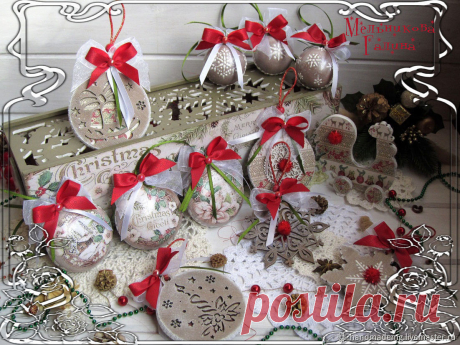 Набор ёлочных игрушек в коробе – купить на Ярмарке Мастеров – PI62ARU | Елочные игрушки, Москва Набор ёлочных игрушек в коробе. в интернет-магазине на Ярмарке Мастеров. Набор ёлочных игрушек в коробе.
Представленный набор ёлочных игрушек, станет оригинальным и отличным подарком на Новый год. 
Прекрасный вариант для оформления ёлки. Такой набор игрушек, украсит любой новогодний интерьер.