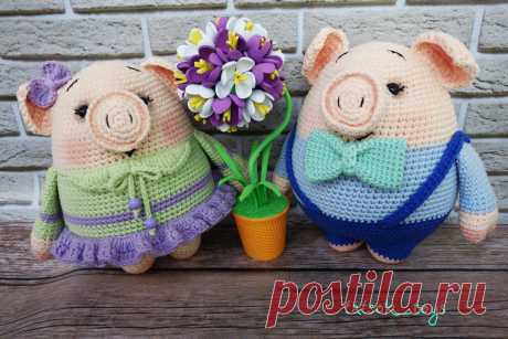 PDF Мини-пиги Даша и Аркаша. FREE amigurumi crochet pattern. Бесплатный мастер-класс, схема и описание для вязания игрушки амигуруми крючком. Вяжем игрушки своими руками! Свинка, поросенок, pig, piglet, piggy, свинья, поросёнок. #амигуруми #amigurumi #amigurumidoll #amigurumipattern #freepattern #freecrochetpatterns #crochetpattern #crochetdoll #crochettutorial #patternsforcrochet #вязание #вязаниекрючком #handmadedoll #рукоделие #ручнаяработа #pattern #tutorial #häkeln #amigurumis