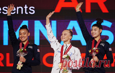 Гимнастка Мельникова призналась, что на чемпионате мира ей не хватало гимна и флага России. 21-летняя спортсменка завоевала единственную золотую медаль для сборной России на турнире, победив в личном многоборье