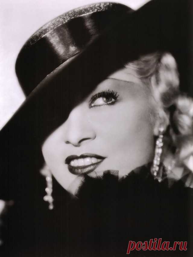 Легендарная Мэй Уэст: «Когда я хорошая, я очень-очень хорошая, но когда я плохая, я ещё лучше»