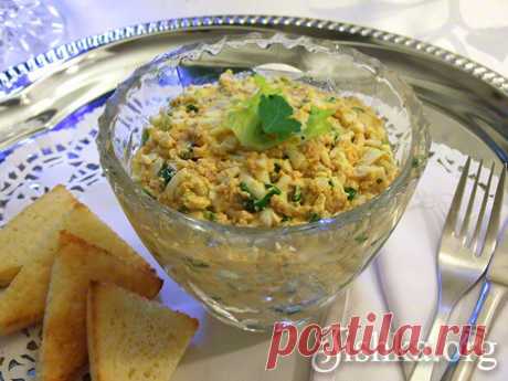 Салат из печени трески  (классический рецепт)