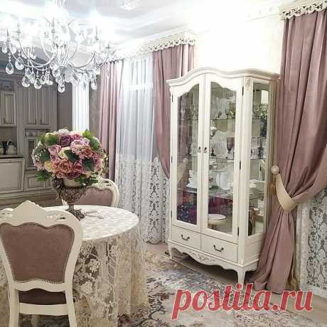 Сервант из массива бука цвета слоновая кость с патиной купить по цене 85 000 руб. в Москве — интернет магазин chudo-magazin.ru