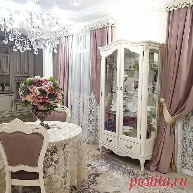Сервант из массива бука цвета слоновая кость с патиной купить по цене 85 000 руб. в Москве — интернет магазин chudo-magazin.ru