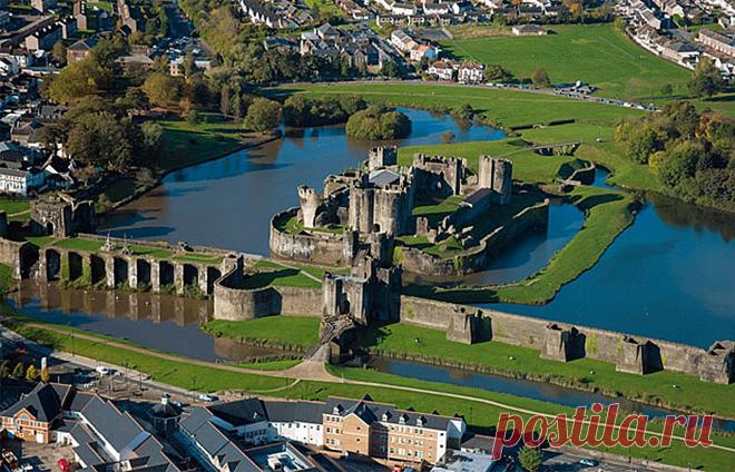 Замки Уэльса:средневековый Кайрфилли(Caerphilly Castle)