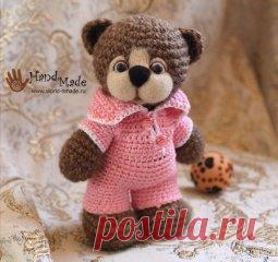 Мишка
Для любителей вязать крючком много полезного тут		
► http://pro100hobbi.ru/category/vyazanie-kryuchkom ◄		
Материалы для вязания мишки:
Пряжа для вязания. Выбирайте любую, можно вязать медвежонка из остатков пряжи. У меня осталась шерсть (