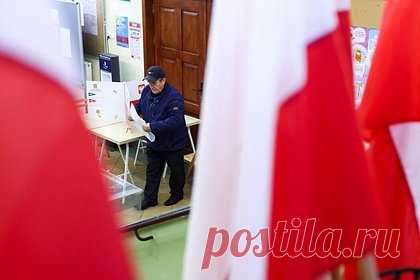 На Украине обеспокоились предварительными результатами выборов в Польше. Предварительные результаты выборов в Польше беспокоят Киев из-за возможной неопределенности с продолжением поддержки Украины. Об этом рассказал депутат Верховной Рады Олег Дунда. По его словам, получение большинства голосов оппозицией может привести к очередным выборам и замалчиванию темы Украины.