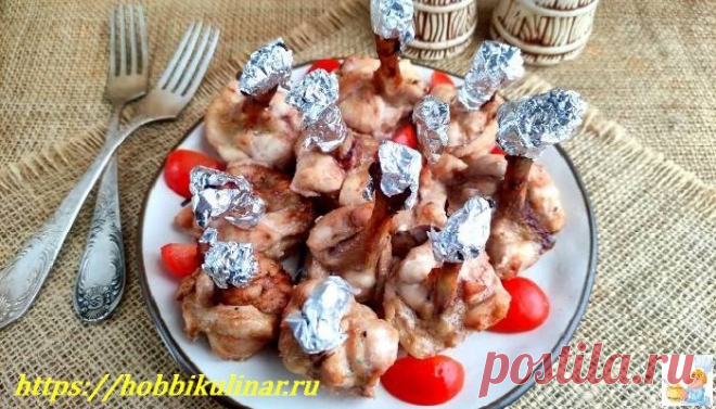 Для Вас 6 рецептов приготовления очень вкусных куриных крылышек в духовке. Рецепты простые и быстрые в панировке, с майонезом, замаринованные, оригинальные чупа-чупсы из плечиков.