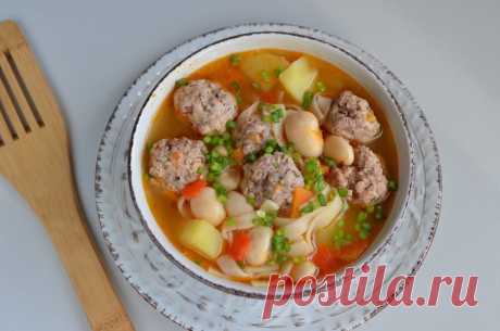 Наваристый суп с фрикадельками и овощами. Блюдо ароматное и сытное, идеальное для семейного обеда!