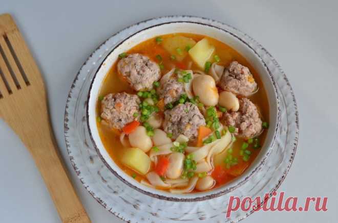 Наваристый суп с фрикадельками и овощами. Блюдо ароматное и сытное, идеальное для семейного обеда!