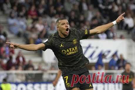 Стали известны подробности возможного перехода Мбаппе в «Реал». Стали известны подробности возможного перехода форварда «Пари Сен-Жермен» Килиана Мбаппе в «Реал». По информации издания Marca, 24-летний футболист сможет перейти в испанскую команду только в качестве свободного агента, так как мадридский клуб не желает платить ПСЖ за трансфер.