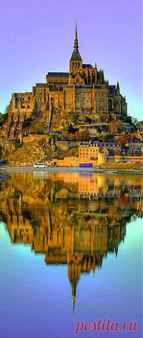 Mont-Saint Michel at dusk in Normandy, France. by JibStudios | France в Pinterest