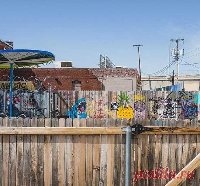 Головоломки дня Посмотрите на картинку ниже и найдите на ней собаку.Теперь найдите пса здесь......и здесь.Ответ 1Ответ 2Ответ 3