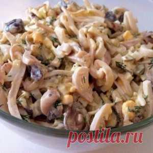 Салат из кальмаров с грибами - МирТесен