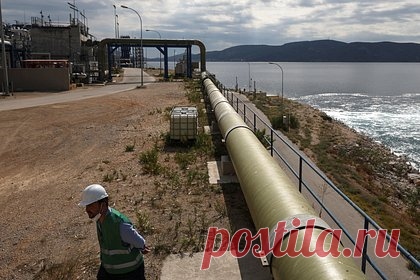 В Греции заработал терминал СПГ для замены российского газа. Первая пробная партия сжиженного природного газа прибыла на новую плавучую станцию хранения и регазификации в греческом Александруполисе, которая должна стать новой точкой входа в страну этого вида топлива. Проект, деньги на который выделил Евросоюз, способен заменить поставки российского газа.