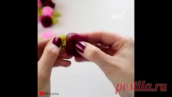 Как из ленточек сделать розу.
Мы бы даже сказали, что это не розочка, а чудо какое-то.
Смотрим 3-х минутное видео