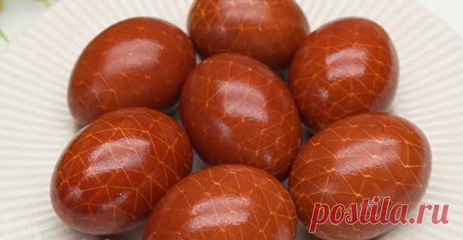 Бинт и шелуха: идея оригинального окрашивания яиц на Пасху (без использования химии)