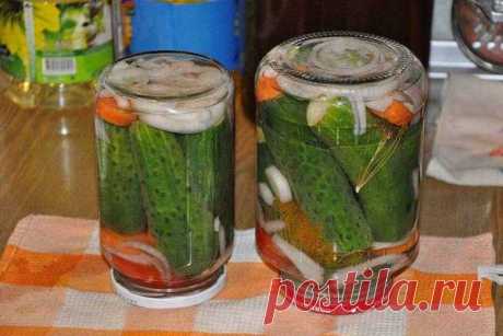 Маринованные огурцы с луком и морковью