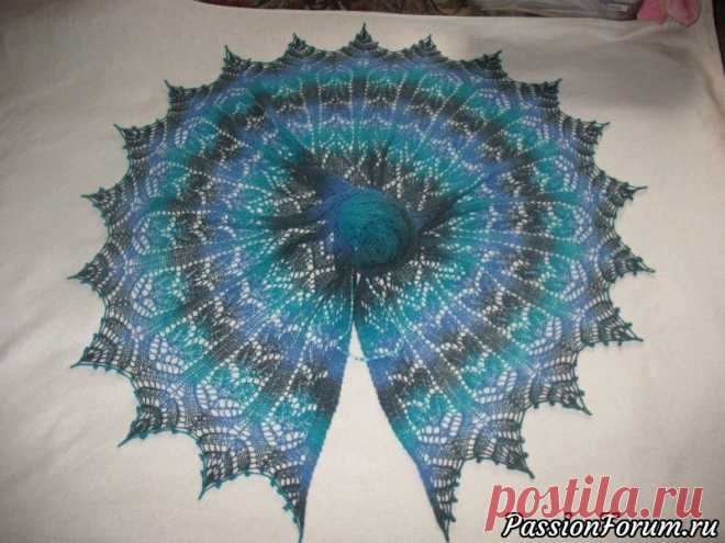 Очередной  ШЕРВУД. - запись пользователя Зарема (Зарема) в сообществе Вязание спицами в категории Вязание шали спицами Ну до чего же мне нравится Шервуд, и не мне одной. Связала третью и у всех уже есть хозяйки. Третья связана опять же из Кауни 8\1, цвет Аква, вес 115 гр, по ЦП 82 см, по ленточке 174 см. Спасибо, что заглянули.