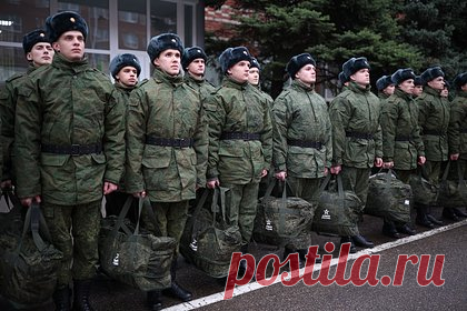 В российском регионе заявили о проведении призыва только с бумажными повестками. В Мурманской области весенний призыв пройдет с использованием лишь аналоговых, бумажных повесток. Об этом сообщили в военном комиссариате региона, заявление приводит портал «СеверПост». По сообщению неназванного представителя призывного отдела, электронных повесток в этом регионе не будет.