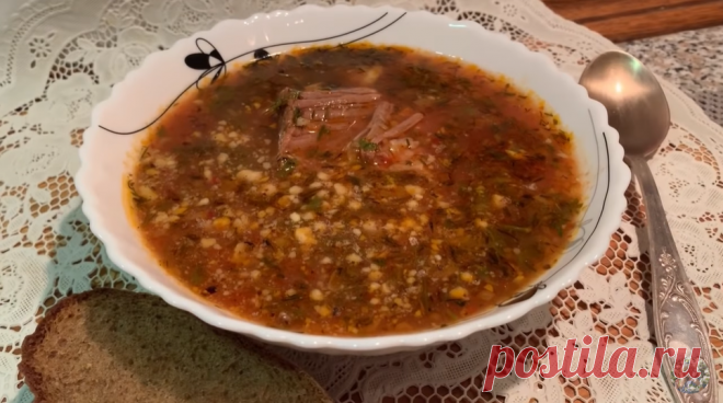 Грузинская кухня: суп «Харчо». Доступный рецепт, нюансы и хитрости. - Счастливые заметки Харчо – национальное грузинское блюдо, которое чаще всего готовят с говядиной, рисом, грецкими орехами и кислым соусом ткемали. Существует несколько вариаций рецепта, ниже описан один из них. Особенность этого супа заключается в обилии специй (чеснока и душистой зелени). Необходимые продукты: • 3 л бульона; • 500 г телятины (грудинка); • 190 мл томатной пасты; • […]