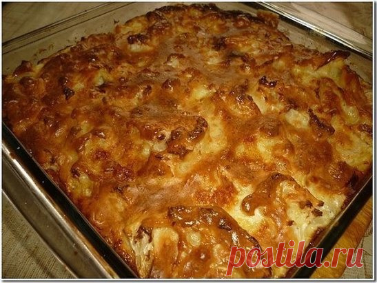 КАПУСТНЫЙ ПИРОГ ДЛЯ ЛЕНИВЫХ
Пирог делается просто, но он очень вкусный.
Аромат стоит на весь дом!
500 грамм капусты, мелко нарезать и положить на сковороду или в форму для запекания (я всегда готовлю в разъёмной форме диаметром 26 см).
Растопить полпачки маргарина (125 г.) и залить им капусту.
Для теста взбить до однородной массы
3 яйца
5 ст.л. сметаны (24% жирности)
3 ст.л. майонеза
6 ст.л. муки
1 ч.л. соли
2 ч.л. разрыхлителя 
Форму с капустой залейте тестом и поставте в разогретую до 200