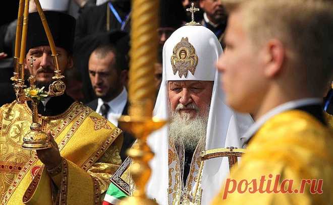 «Умный дом» для патриарха: для главы РПЦ строят резиденцию стоимостью 2,8 млрд рублей под Петербургом — The Bell У патриарха Кирилла появится личная резиденция на северо-западе. Как выяснил The Bell, под нее реставрируют территорию бывшего подворья служащих Феодоровского государева собора в городе Пушкин под Петербургом. Стоимость проекта — 2,8 млрд рублей, заказчик — Управделами президента. Секретный госзаказ. О том, что в Пушкине строят резиденцию патриарха, The Bell рас...