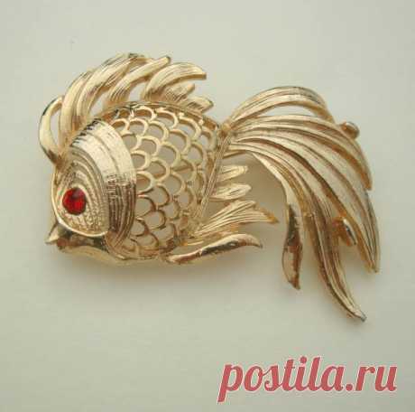 Fantail Fish Brooch Pin Girly Feminine Red Rhinestone Eyes Jewelry – Sharon's Vintage Jewelry