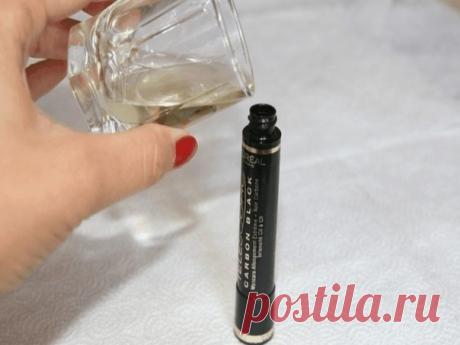 Круто!
Через 2 месяца использования хлопаем ресницами и взлетаем.

витамин «А» в масле — 20 капель,
витамин «Е» в масле — 15 капель,
1 чайная ложка касторового масла.
Рекомендуется непрерывно смазывать ресницы (можно и брови) этим составом на ночь в течении 2 месяцев.
Изначально совсем в него не верила, решила попробовать просто так, но результаты поразили. Ресницы стали через месяц гуще и особенно заметно — длиннее. Храню этот средство в баночке из под старой туши, котору...