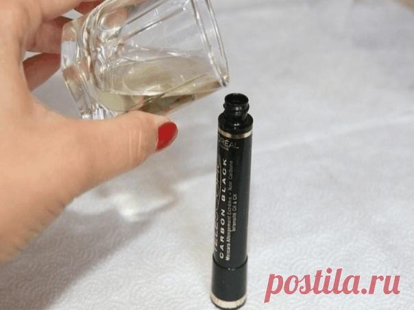 Круто!
Через 2 месяца использования хлопаем ресницами и взлетаем.

витамин «А» в масле — 20 капель,
витамин «Е» в масле — 15 капель,
1 чайная ложка касторового масла.
Рекомендуется непрерывно смазывать ресницы (можно и брови) этим составом на ночь в течении 2 месяцев.
Изначально совсем в него не верила, решила попробовать просто так, но результаты поразили. Ресницы стали через месяц гуще и особенно заметно — длиннее. Храню этот средство в баночке из под старой туши, котору...