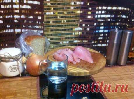 Гора котлет из двух куриных грудок 





И так, необходимости:1) Куринабол грудки 2шт.2) Луковица 1шт средняя3) Хлебушек белый 2 кусочка4) Водица (кому то больше нравится молоко, далее разберемся)5) СпецииИ обязательно мясорубка!Так же…