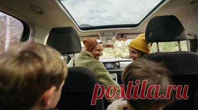 Россиянам напомнили, какие документы надо брать с собой в путешествие за рулём. Взять с собой в дальнее путешествие на машине стоит не только связанные с правом управления, но и некоторые иные личные документы, сказал в беседе с RT руководитель экспертной компании LEM Solution Евгений Ладушкин. Читать далее