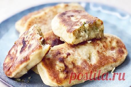 Жареные пирожки с картошкой — тесто на кефире, без дрожжей — Готовим дома