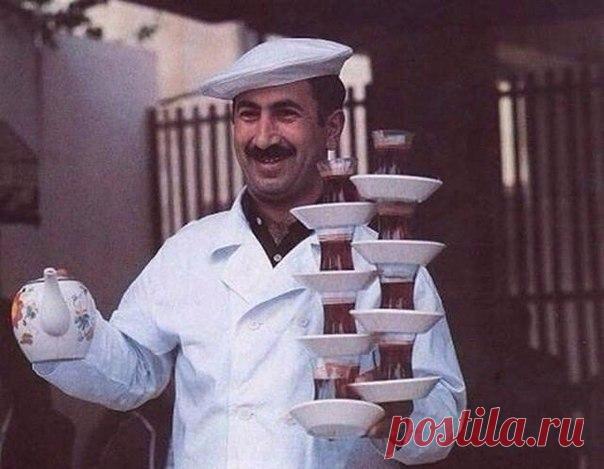 Разносчик чая. Азербайджан, Баку, 1976 год