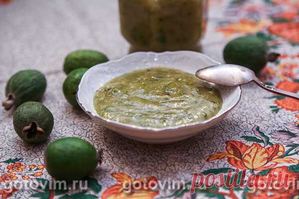 Сырое варенье из фейхоа. Рецепт с фото Спелые ягоды фейхоа невероятно вкусно пахнут. Очень напоминает клубнику, но есть еще какие-то сладковато-цитрусовые нотки. Всем известно, что фейхоа богато йодом, поэтому прежде чем делать и есть такое варенье, стоит узнать, а точно ли для вас будет полезна такая йодовая добавка. Приятного аппетита и будьте здоровы!