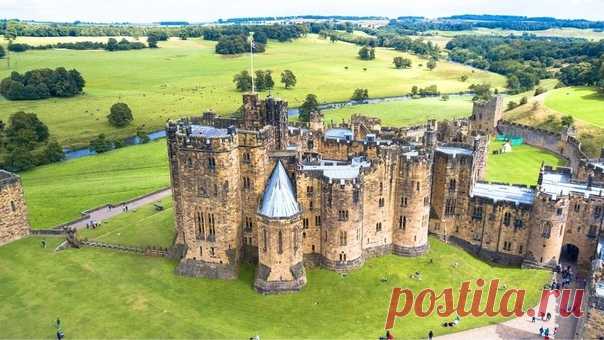 Алник (Alnwick Castle) – один из самых красивых замков в мире, где снимали сцены в Хогвартсе