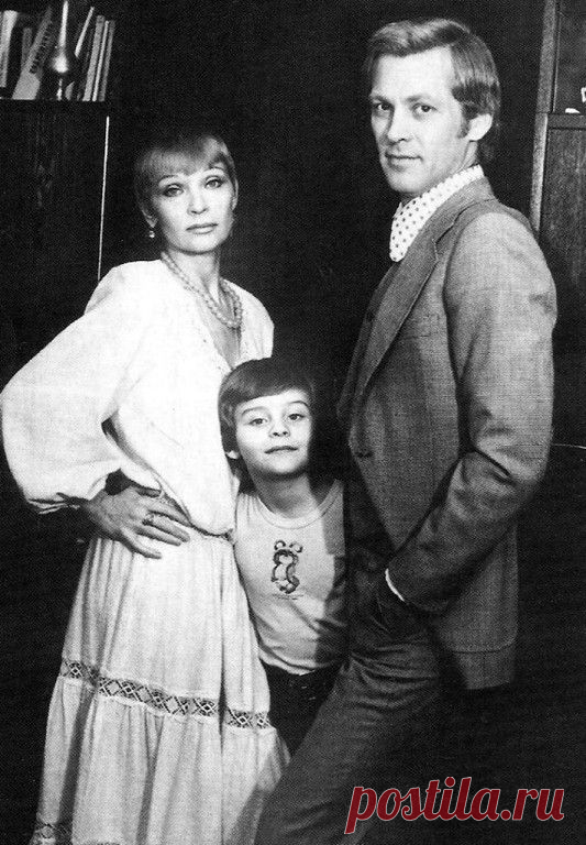 АЛЕКСАНДР ВАСИЛЬЕВ&ДРУЗЬЯ
МАРИЯ СМИРНОВА