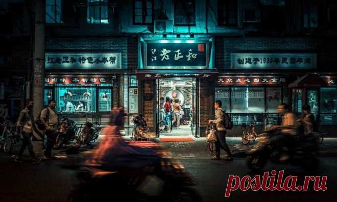 Виза в Китай для россиян оформляется в течение 2-7 дней, в зависимости от типа и срочности самой процедуры. Проще всего обратиться за помощью в визовый центр, который подскажет, какой тип визы требуется, на какой срок ее можно оформить и какие существуют нюансы при подаче документов на визу.

Рассмотрим наиболее популярные визы в Китай для россиян из 16 существующих типов....