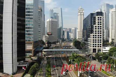 Индонезия потратит миллиарды долларов на строительство новой столицы. В 2024 году Индонезия потратит еще несколько миллиардов долларов на строительство новой столицы. Расходы составят 2,7 миллиарда. Средства пойдут на строительство здания администрации президента и десятков многоквартирных домов для гражданских служащих, военных и сотрудников полиции.