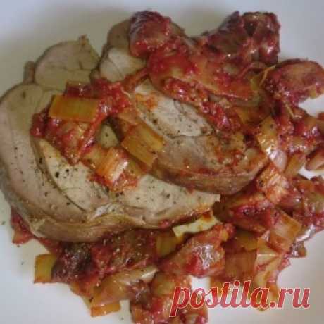 Бедро индейки с луком и грибами