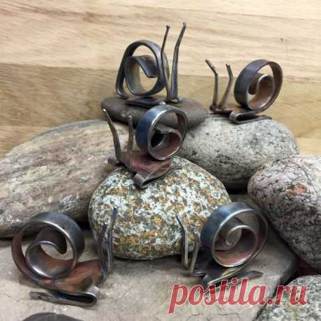 The first snail I ever sold, the customer told me, "I'm buying this to remind me to slow down and enjoy life"...Perfect thinking, isn't it? Fork snail, crafted from a single recycled stainless steel…