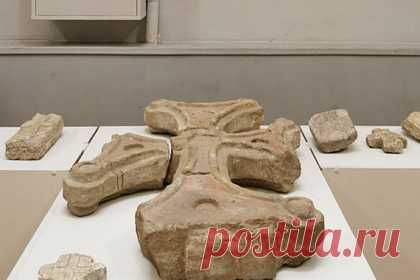 В Дагестане пройдет выставка об истории христианства в республике. В выставочном зале Союза художников Республики Дагестан открылась выставка «Слова камней. Из истории христианства в Дагестане». Выставка организованна «Музеем-заповедником-этнографическим комплексом «Дагестанский аул» в связи 800-летием князя Александра Невского. На ней будут представлены фотографии памятников.
